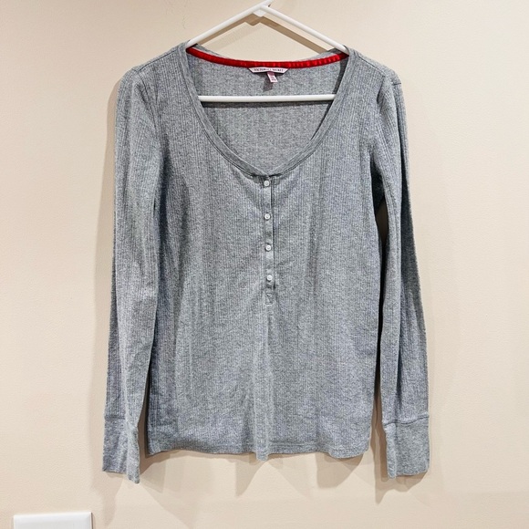🔥Victoria’s Secret Gray Long Sleeve Top🔥 - Picture 1 of 7